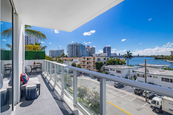 champagne-at-tiffanys-luxury-condo-by-the-beach-fort-lauderdale-137948-hWmJuE7Hzcyrl2MD3L2wL9ndPDkbpusryZR-3SKwVXE-63a272bc9899b-small