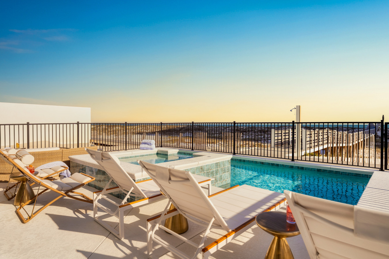Miramare-poolside1