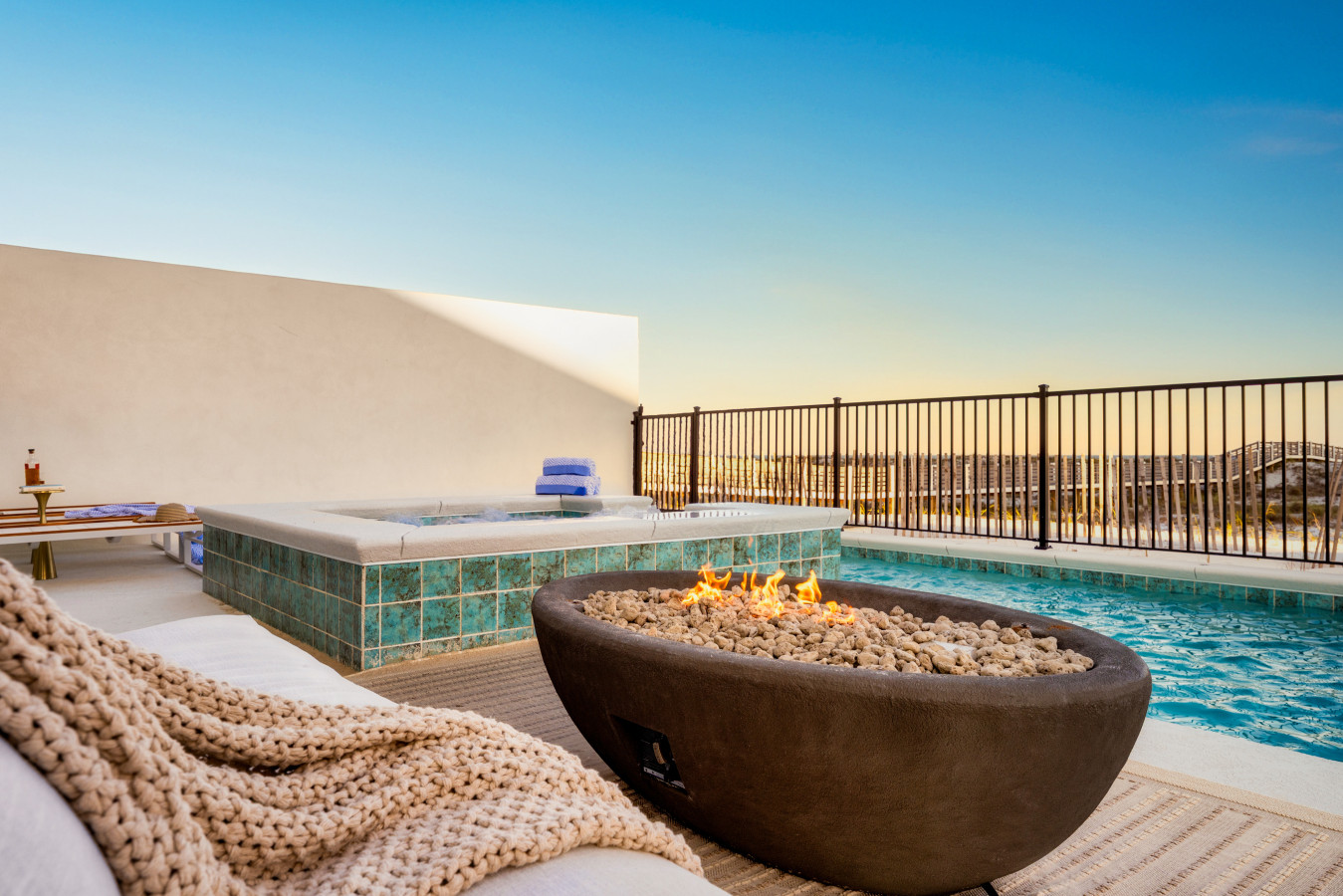 whitecap-poolside1